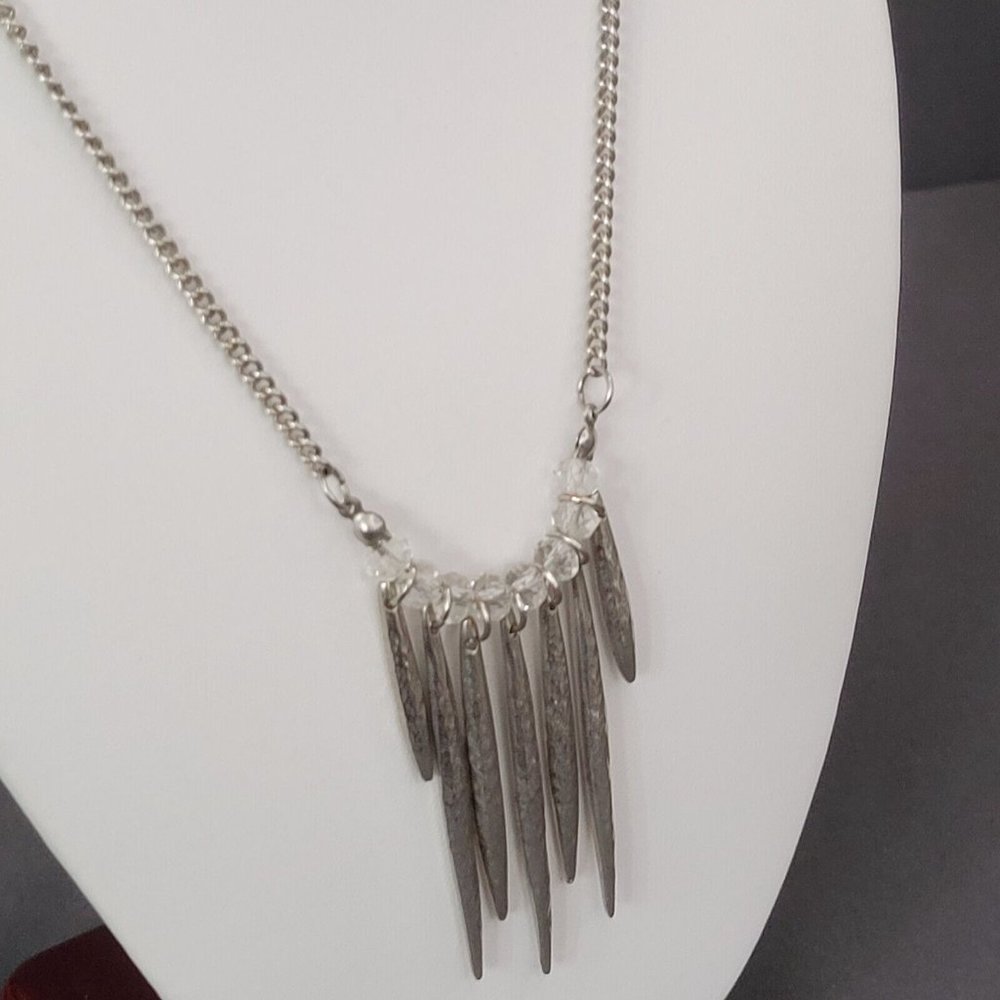Womens Silver Tone Metal Chain Spiked Beaded Pendant Fashion Necklace 16 in - Picture 5 of 9
